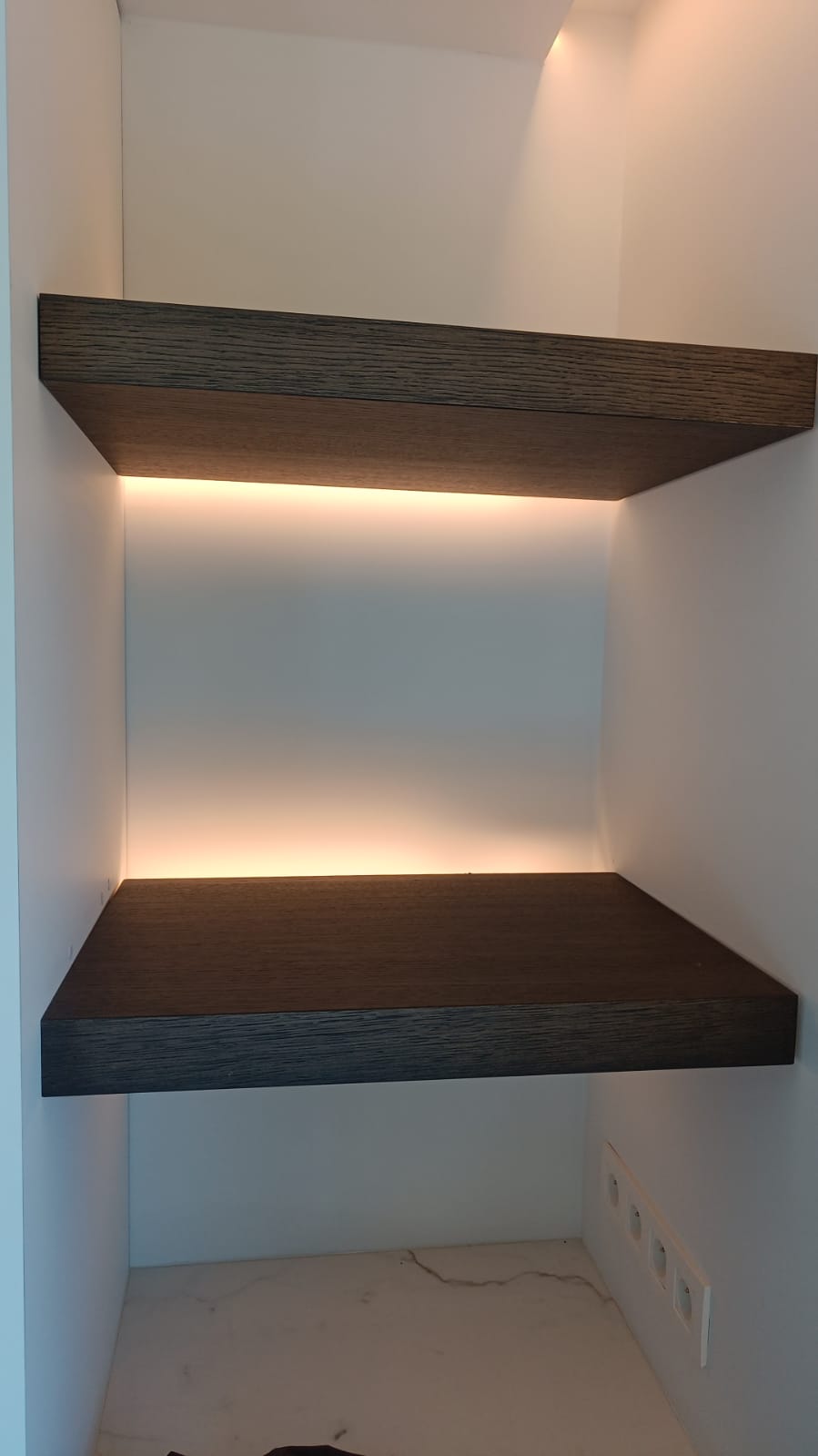 LED-strips in kastnis – EW-G Elektriciteitswerken
